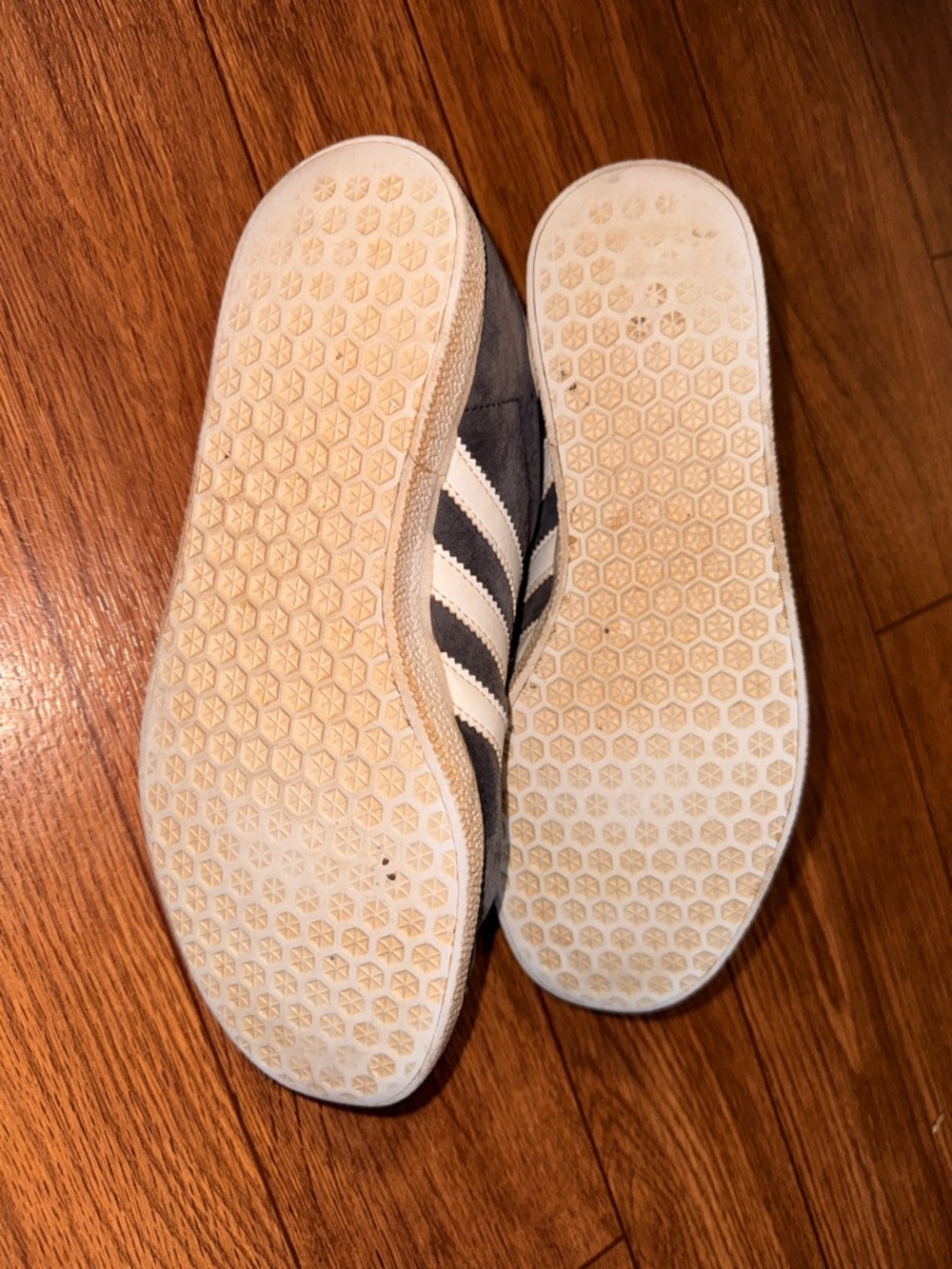 Adidas Gazelle Dark Gray Shoes Size Womens 7 kids 5 - Picture 5 of 8